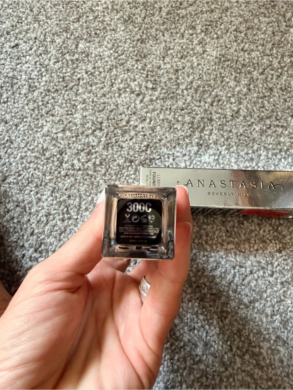 Anastasia Beverly Hills Luminous Foundation - Light Nude- 300C